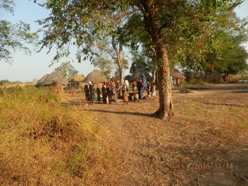 Mieszkańcy wioski Rassfil w Czadzie cieszą się ze studni...