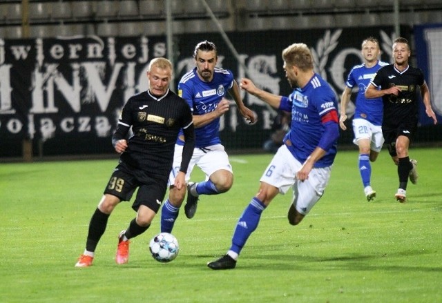 Miedź Legnica zremisowała z GKS Jastrzębie 1:1   Zobacz kolejne zdjęcia. Przesuwaj zdjęcia w prawo - naciśnij strzałkę lub przycisk NASTĘPNE