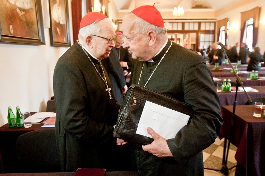 Jan Paweł II w1981 mianował McCarricka biskupem Metuchen w...