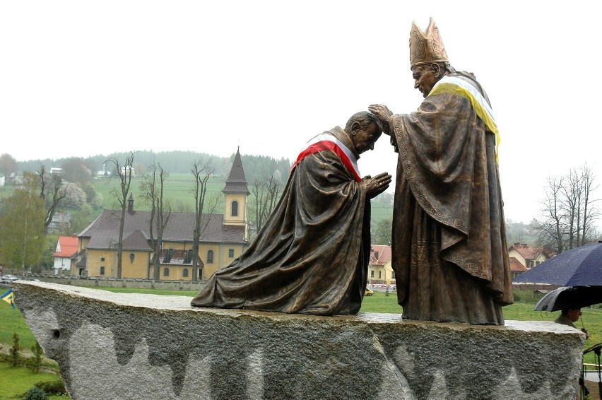 Jak Wojtyła i Dziwisz poznali McCarricka?...