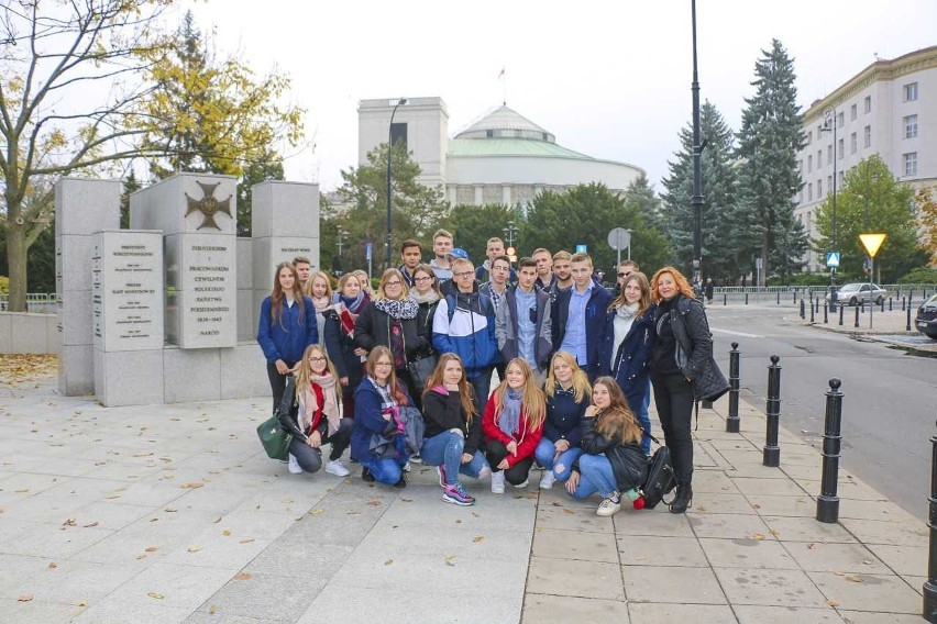 Uczniowie klas maturalnych w Zespole Szkół...