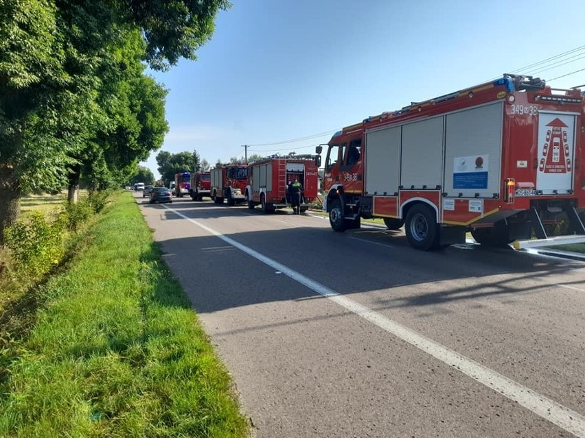 Pożar w Żabinie. Ogień pojawił się na poddaszu budynku mieszkalnego. Zdjęcia. 13.08.2021