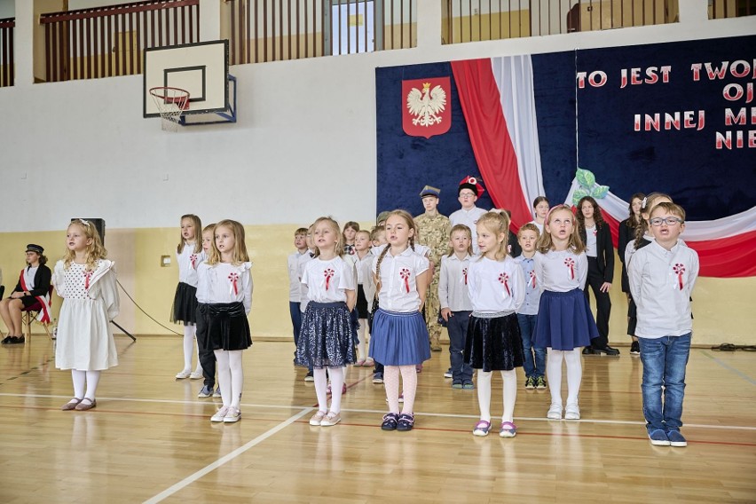 Akademia z okazji Święta Niepodległości odbyła się w Publicznej Szkole Podstawowej numer 4 w Kozienicach. Zobaczcie zdjęcia
