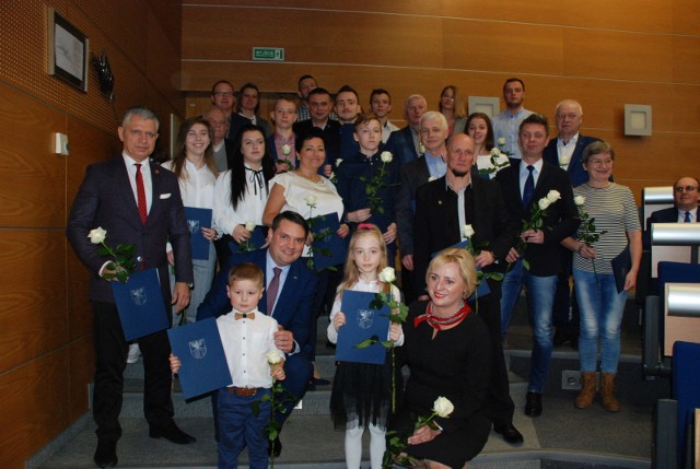 Najlepsi sportowcy w Dąbrowie Górniczej odebrali nagrody i wyróżnienia podczas ostatniej sesji Rady Miejskiej