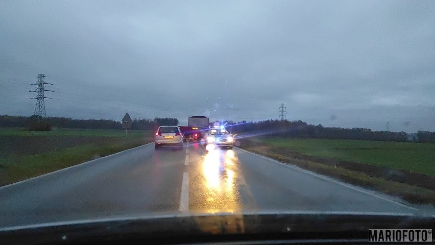 Wypadek na drodze krajowej nr 45 pomiędzy Opolem a Krapkowicami. Dwie osoby są poszkodowane