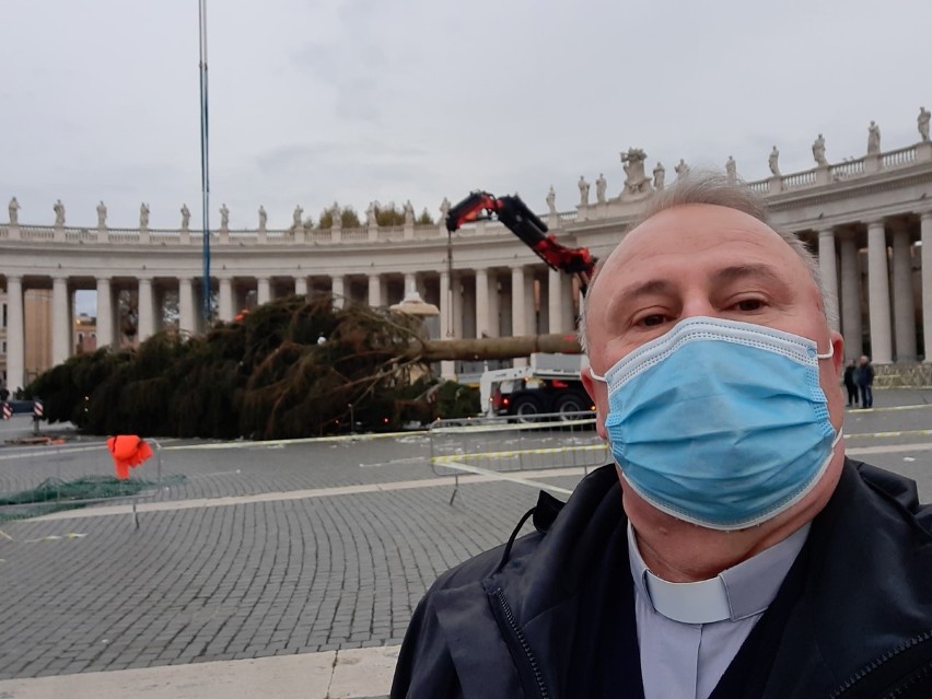 Duchowny z Kielecczyzny ojciec Szczepan Praśkiewicz opowiedział nam o choince na placu świętego Piotra w Rzymie [ZDJĘCIA]