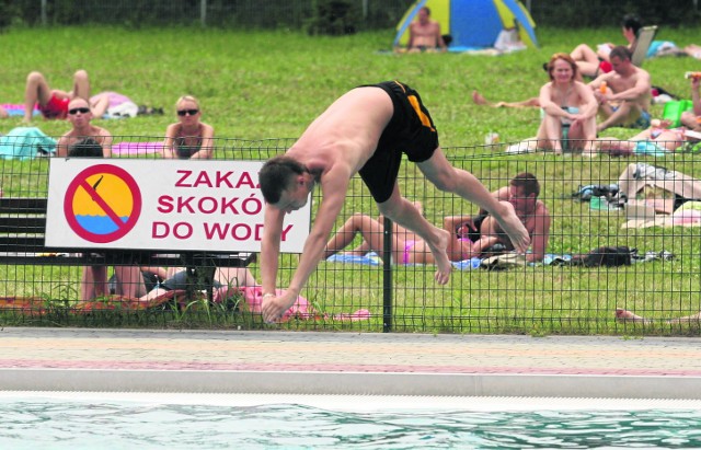 W tym sezonie w województwie śląskim utonęło już pięć osób. Często lekceważymy obowiązujące na kąpieliskach zakazy, na dodatek do pracy ratowników sporo zastrzeżeń mieli kontrolerzy