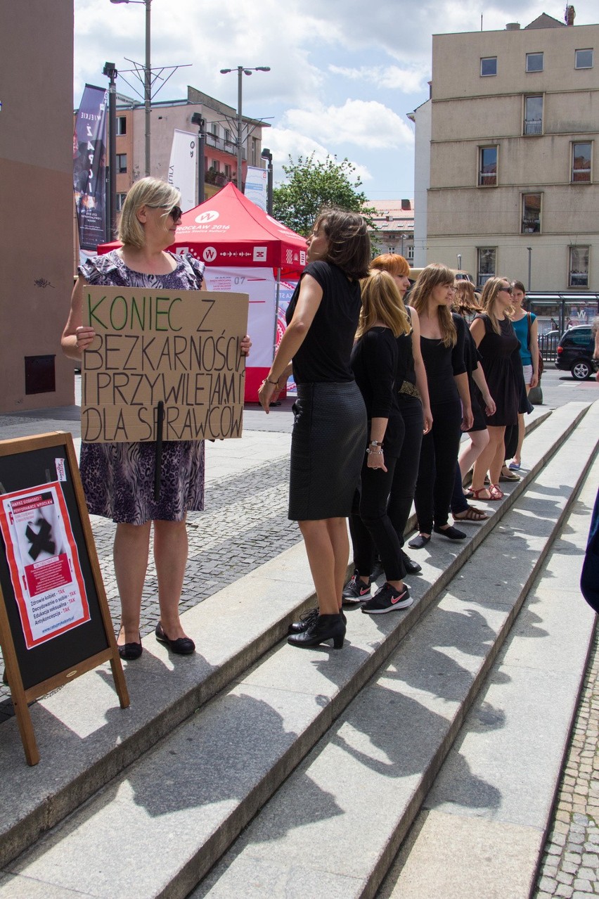 Dziewuchy manifestowały we Wrocławiu (ZDJĘCIA)