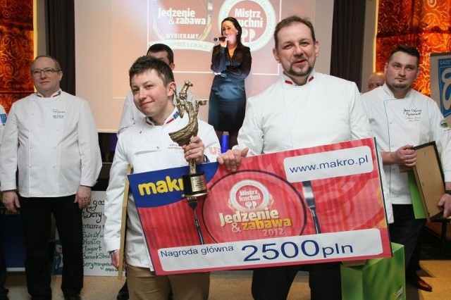 Zwycięzcy konkursu Świętokrzyski Mistrz Kuchni w kategorii profesjonaliści: Paweł Młynarczyk i Robert Piotrek z restauracji Sabat w Krajnie.