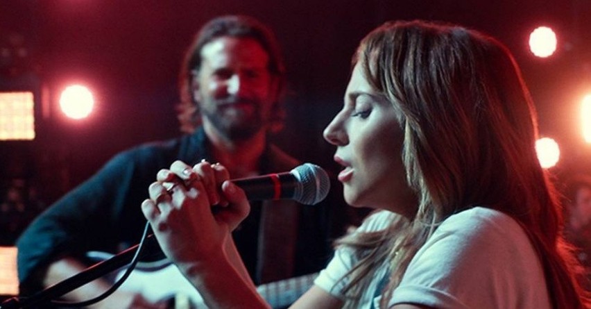 Lady Gaga i Bradley Cooper. Już 15 milionów wyświetleń ma film z ich występem w Las Vegas, gdzie zaśpiewali "Shallow". Teraz czas na Oscary!