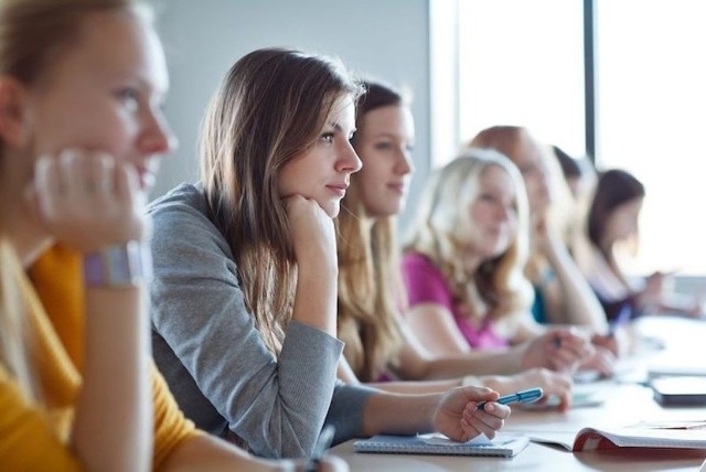 Ranking Perspektyw. Najlepsze szkoły w województwie opolskim - licea i technika. Sprawdź na kolejnych slajdach