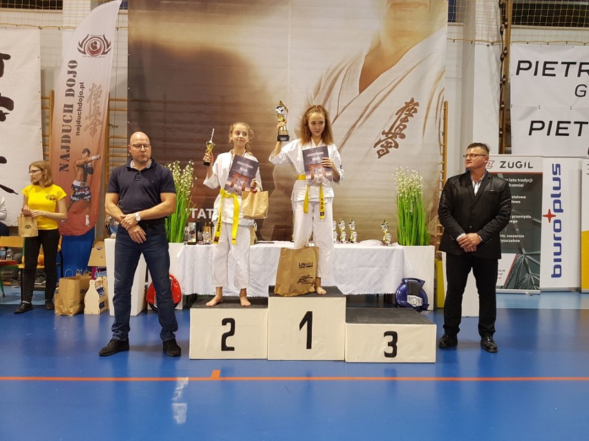 Cztery medale karateków z Niekłania Wielkiego w Katowicach [ZDJĘCIA]
