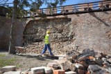 Naprawa średniowiecznych murów w Opolu potrwa miesiąc 