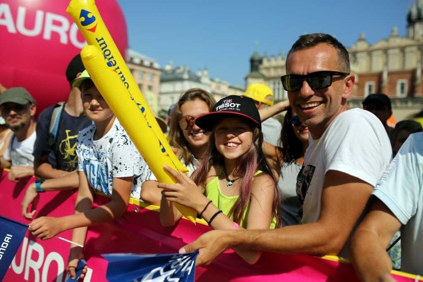 Tour de Pologne 2018 wystartował. Kolarze pojechali wokół Krakowa [ZDJĘCIA ZE STARTU]