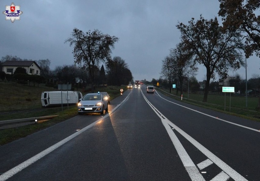 W miejscowości Podkrasne samochód wypadł z drogi. Zmęczony kierowca zasnął za kierownicą                   