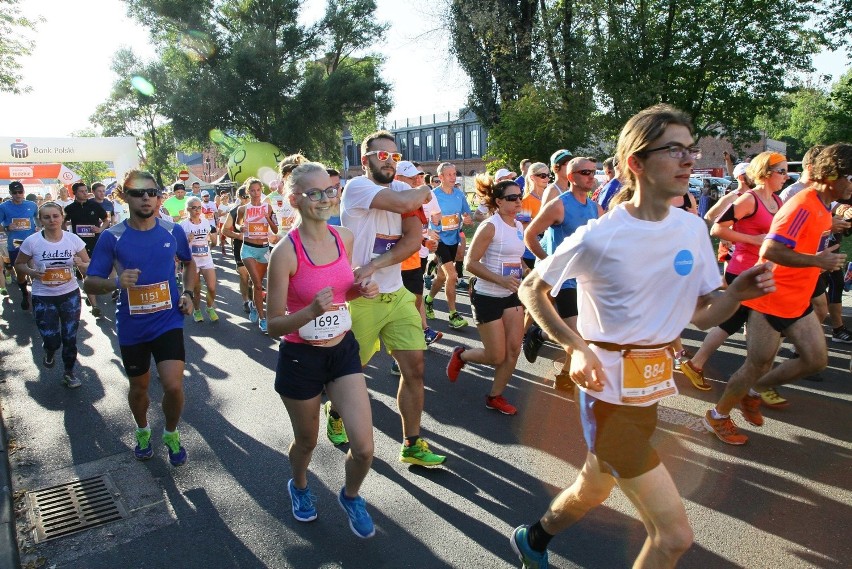 Bieg Fabrykanta 2016. 10 kilometrów szlakiem fabrykanckiej Łodzi [ZDJĘCIA]