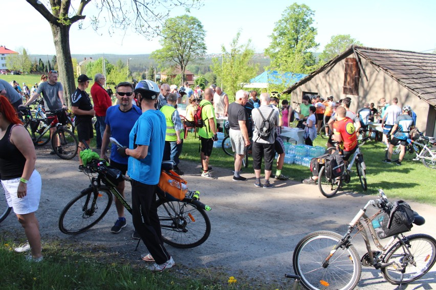 Płoki. Tłumy rowerzystów na trasie XI Integracyjnego Rajdu Rowerowego [ZDJĘCIA]