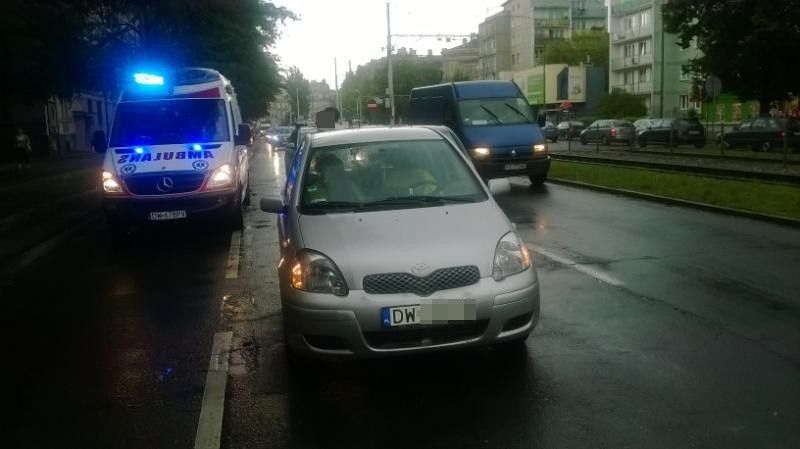 Wypadek na Piłsudskiego. Zablokowany jeden pas (ZDJĘCIA)