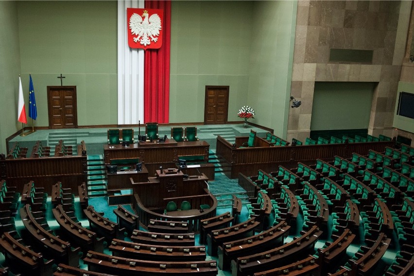 Koronawirus w Polsce. Sejm: Transmisja na żywo. Głosowanie tylko w sprawie zmian w regulaminie