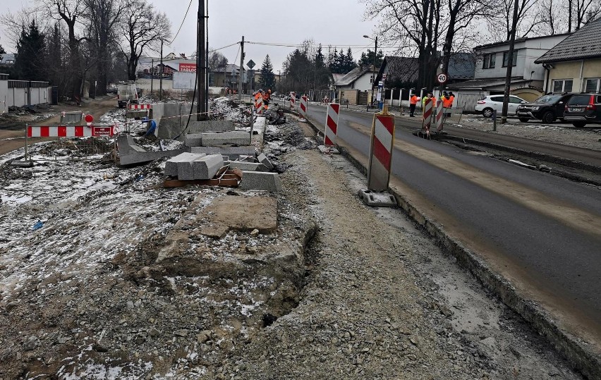 Kraków. Ciągły remont ulicy Królowej Jadwigi. Będą kolejne zmiany w ruchu