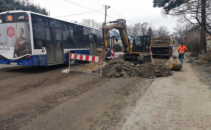 Kraków. Ciągły remont ulicy Królowej Jadwigi. Będą kolejne zmiany w ruchu