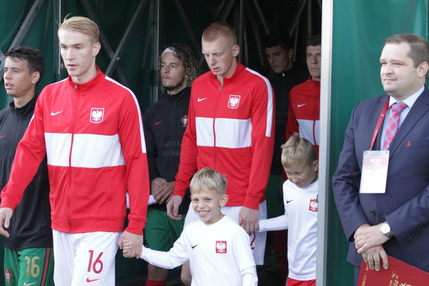 Piłka nożna. Polska - Portugalia 3:1. Piękny gol Jana Biegańskiego, wygrana Polski w Stalowej Woli. Elite League U20. Zobacz zdjęcia i wideo