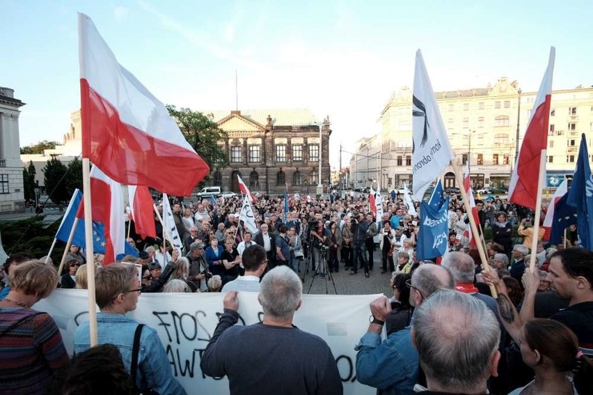 Manifestacja w Poznaniu w obronie sądów