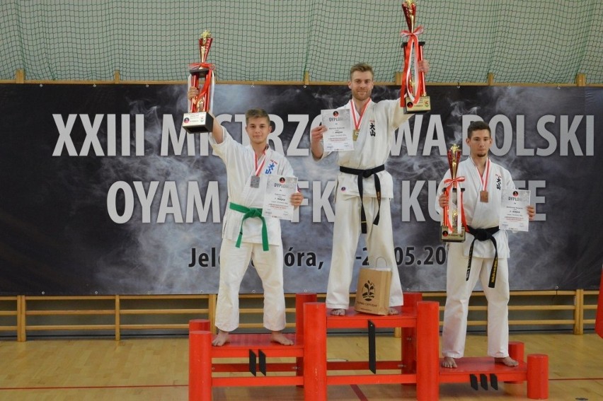 Zawodnik Wulkanu Kozienice na podium XXIII Mistrzostw Polski Oyama Polskiej Federacji Karate w Kumite