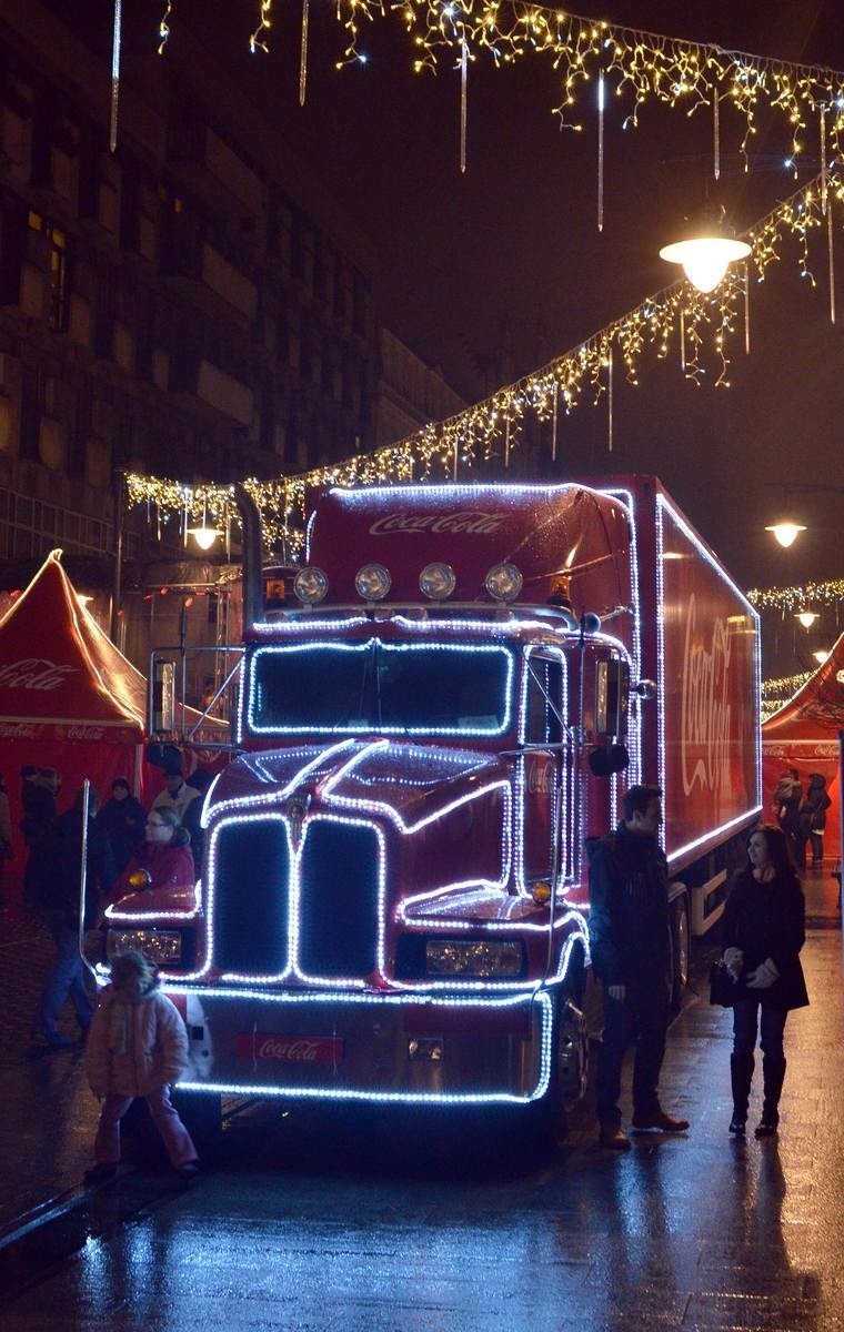 Ciężarówka Coca Coli na ul. Piotrkowskiej