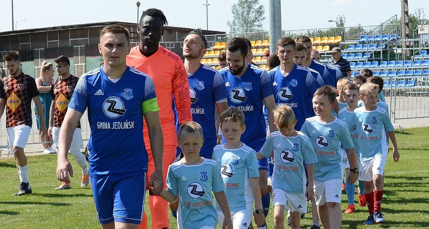 Drogowiec Jedlińsk ma duże szanse na awans do czwartej ligi....
