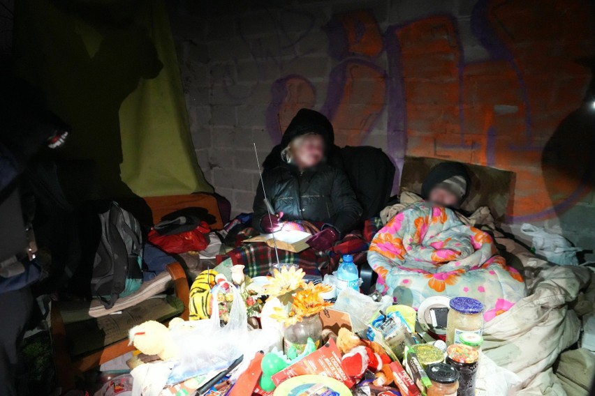 W takich warunkach mieszkają bezdomni w Toruniu....