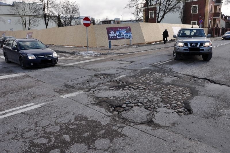 Tak wyglądają nasze drogi [ZDJĘCIA]. Tędy nie da się jeździć