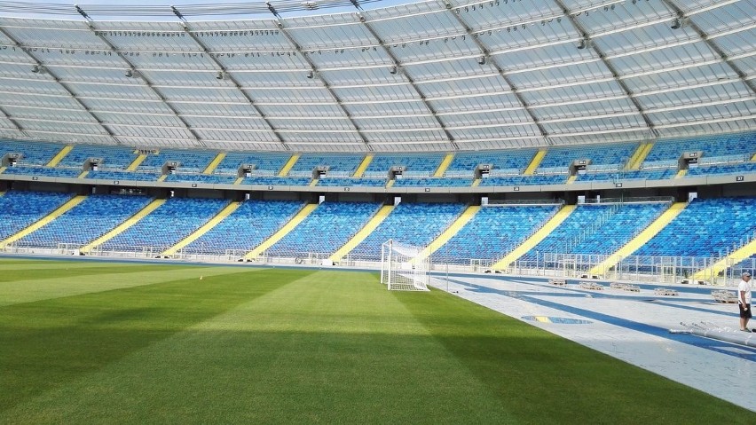 Stadion Śląski już z bramkami na murawie ZDJĘCIA