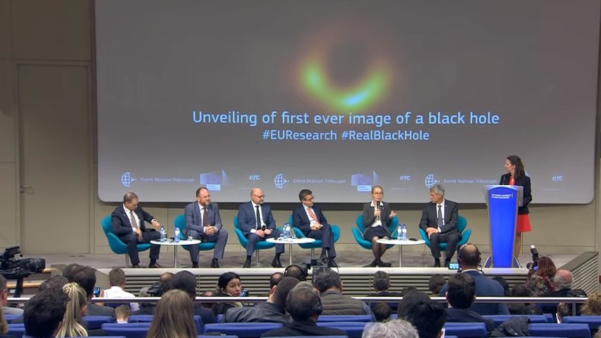 Pierwsze zdjęcie czarnej dziury zostało przedstawione na...