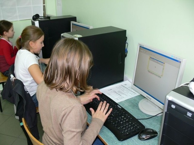 Uczniowie z Zespołu Szkół Społecznych nr 2 imienia Małego Księcia w Tarnobrzegu w lutym dowiadywali się o tym, jakie zagrożenia płyną z użytkowania Internetu.
