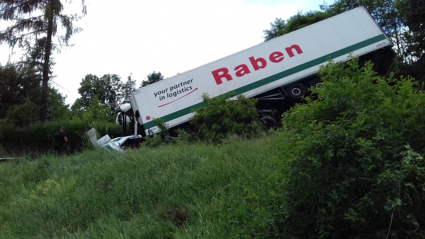 Tenczyn. Poważny wypadek na zakopiance. Tir zderzył się z...