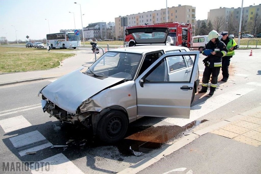 Mercedes zderzył się z fiatem na skrzyżowaniu Alei...