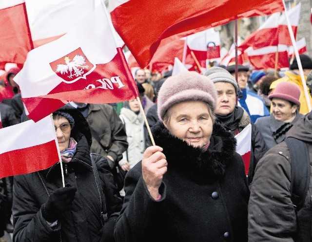 W niedzielę na pochodzie pojawili się zwolennicy rządu PiS