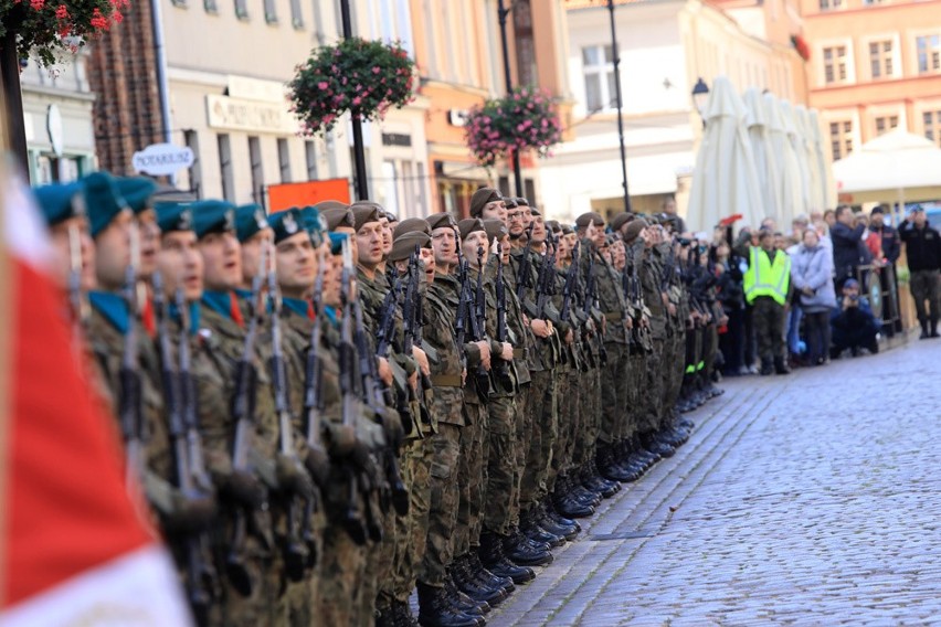 Dzisiaj (30.09) pierwszą przysięgę złożyli żołnierze nowo...