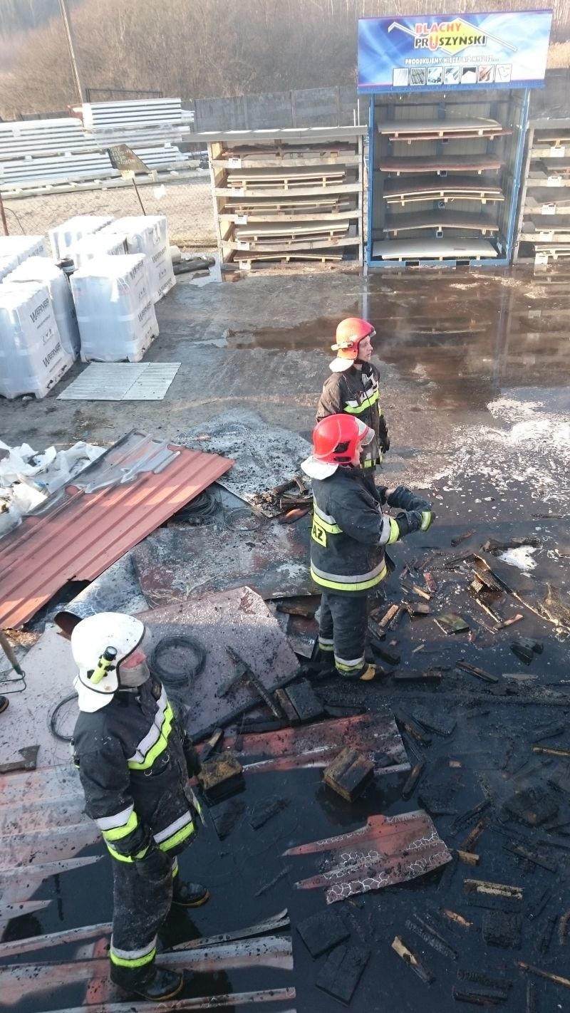 W Aleksandrówce w gminie Kozienice spłonął budynek biurowo-magazynowy