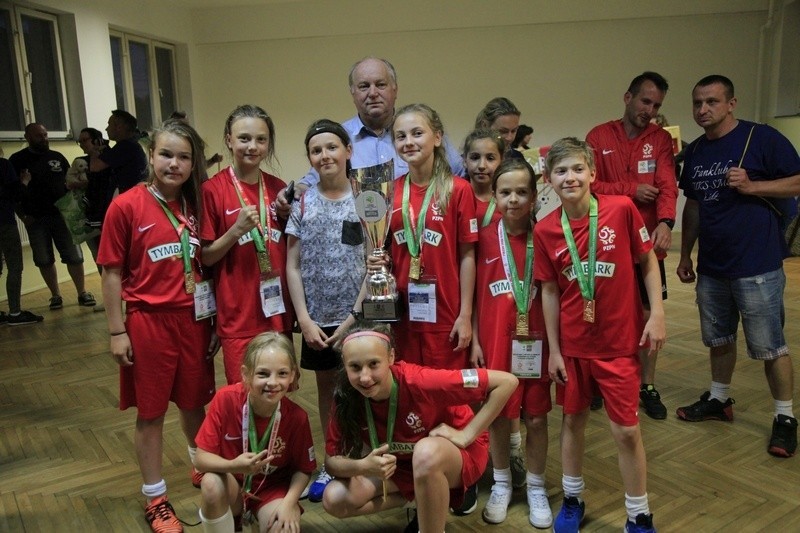 Piłka nożna dziewcząt. Wielki sukces piłkarek nożnych UKS SMS Łódź