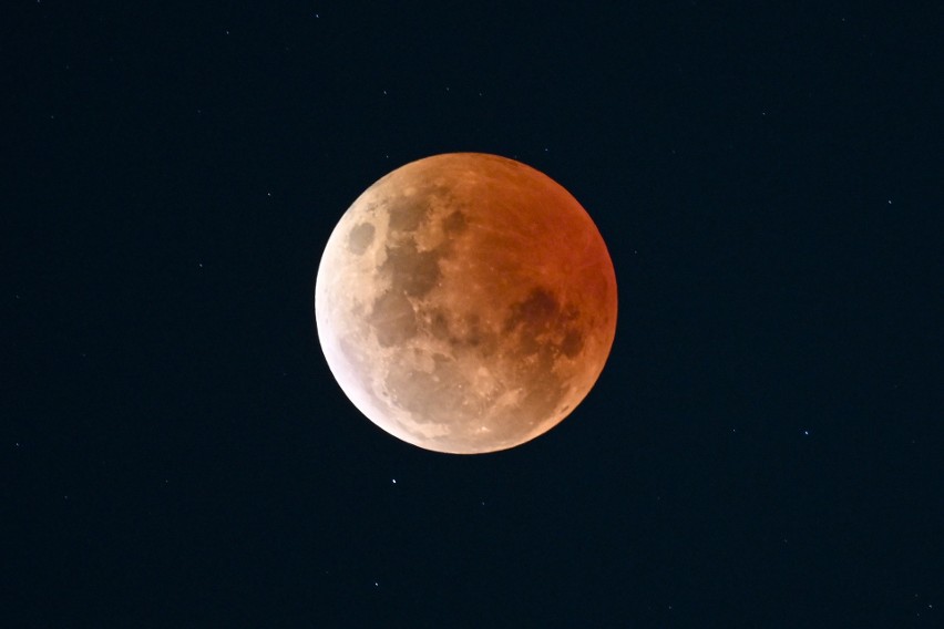 "Krwawe" zaćmienie Księżyca 2022. Czy zobaczymy je w Polsce?