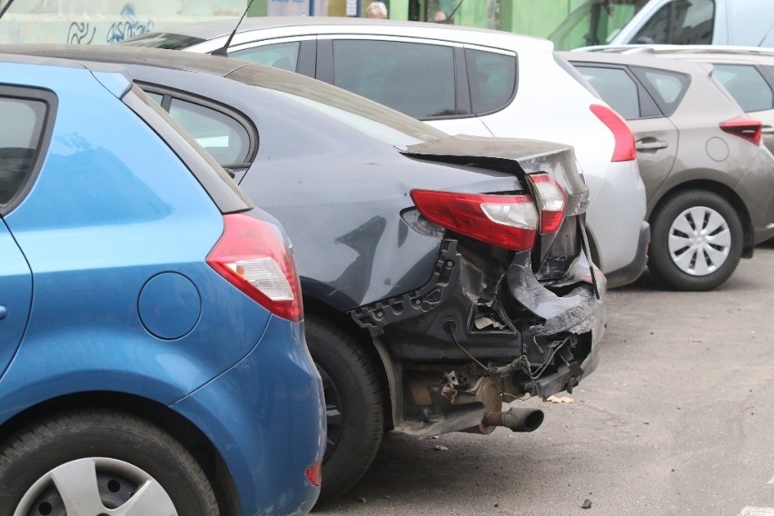 Kierowca BMW staranował 10 samochodów na ul. Krasińskiego we...