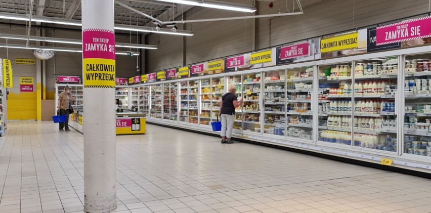 Całkowita wyprzedaż w Tesco przy ul. Zgierskiej trwa.