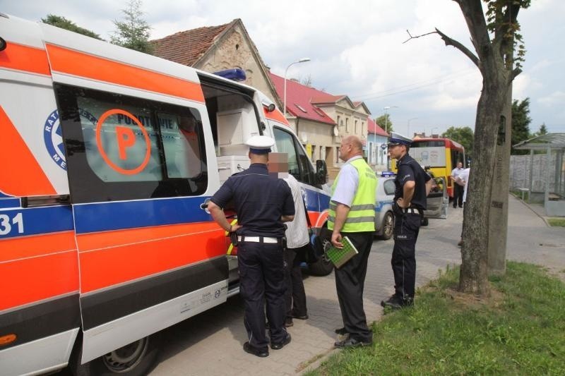 Wypadek na Maślickiej. W autobusie MPK wypadł 10-kilogramowy lufcik. Ranny pasażer (ZDJĘCIA)