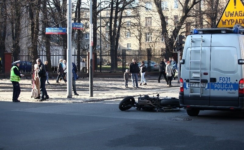 Wypadek motocyklisty na skrzyżowaniu Żeromskiego i Więckowskiego [zdjęcia]