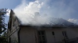 Pożar w Stanach koło Nowej Soli. Spłonął dach domku jednorodzinnego. Na szczęście nikomu nic się nie stało [ZDJĘCIA]