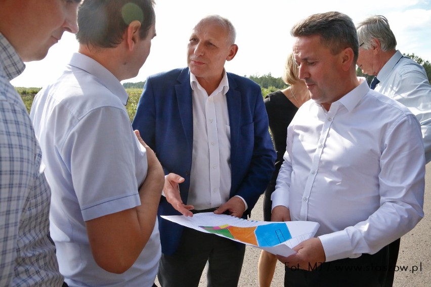 Po podpisaniu umów odbyła się wizja lokalna w Grzybowie