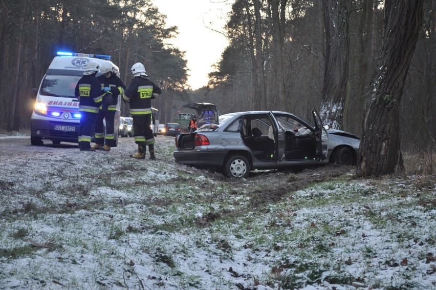 Wypadek w Chrząstowie. Cztery osoby trafiły do szpitala