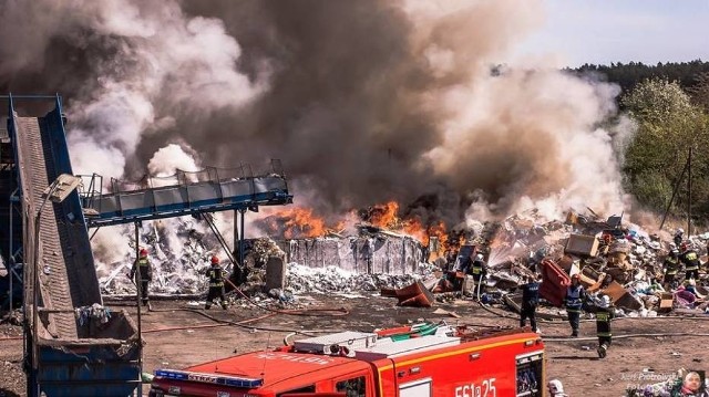 W niedzielę, 22 kwietnia około południa w Łaszewie koło Pleszewa wybuchł pożar. Do walki z ogniem wysłano 10 zastępów straży pożarnej.  Zobacz więcej ------->